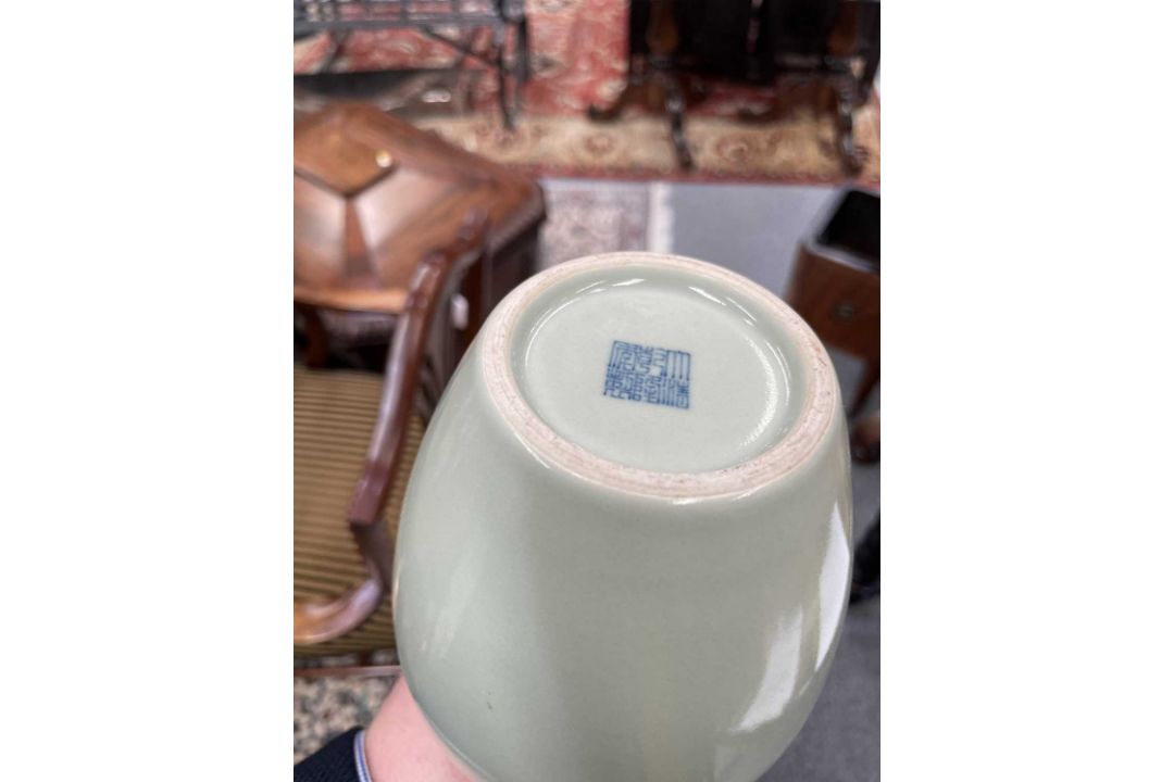 A CHINESE POWDER-GREEN GLAZED BOTTLE VASE - Image 4 of 7