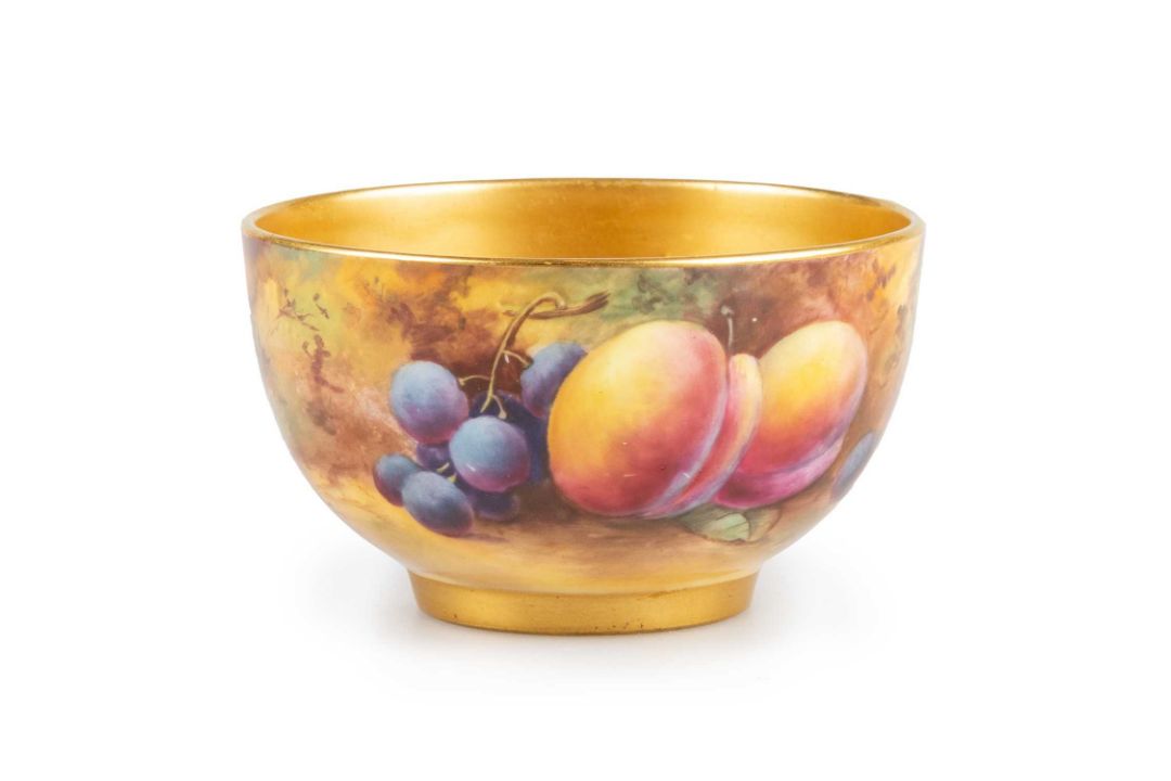 A ROYAL WORCESTER FRUIT PAINTED PARTIAL TEA SERVICE - Image 4 of 5