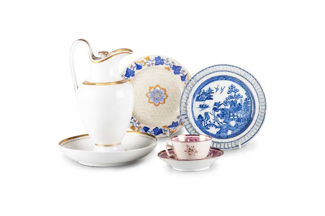 A COLLECTION OF CERAMICS - Image 1 of 3