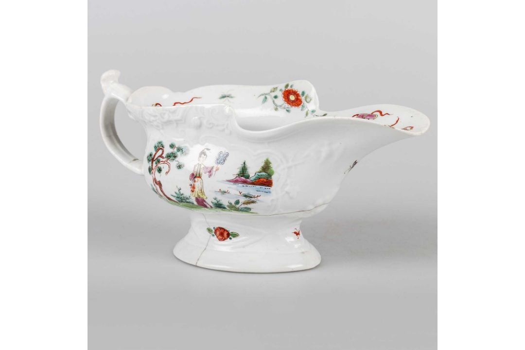 A WORCESTER HIGH-FOOTED SAUCEBOAT, CIRCA 1754-55 - Image 1 of 2