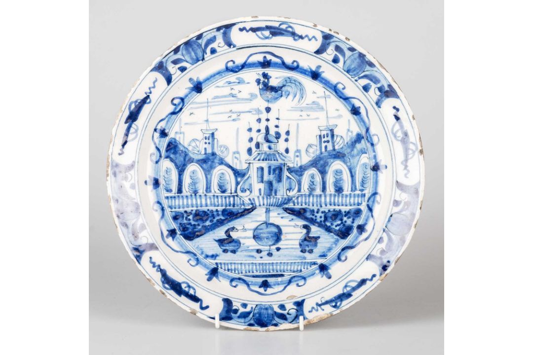 AN 18TH CENTURY DELFT BLUE AND WHITE PLATE - Image 1 of 2
