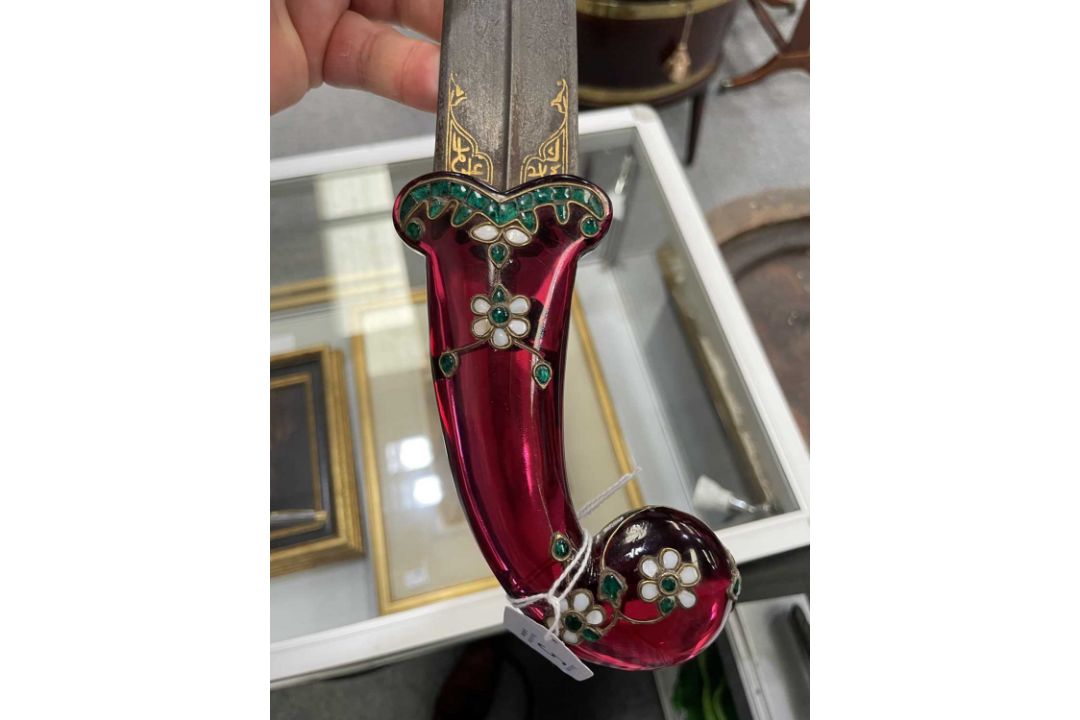 AN INLAID RED CRYSTAL-HILTED DAGGER, MUGHAL, INDIA, 18TH-19TH CENTURY - Image 8 of 15