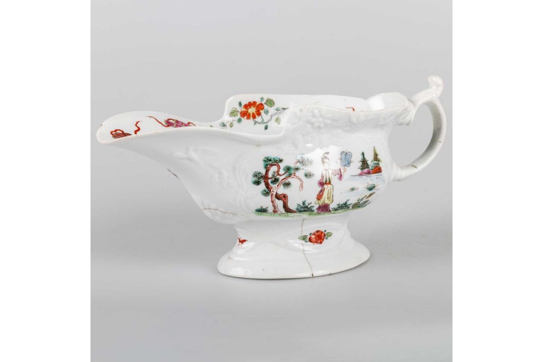 A WORCESTER HIGH-FOOTED SAUCEBOAT, CIRCA 1754-55 - Image 2 of 2