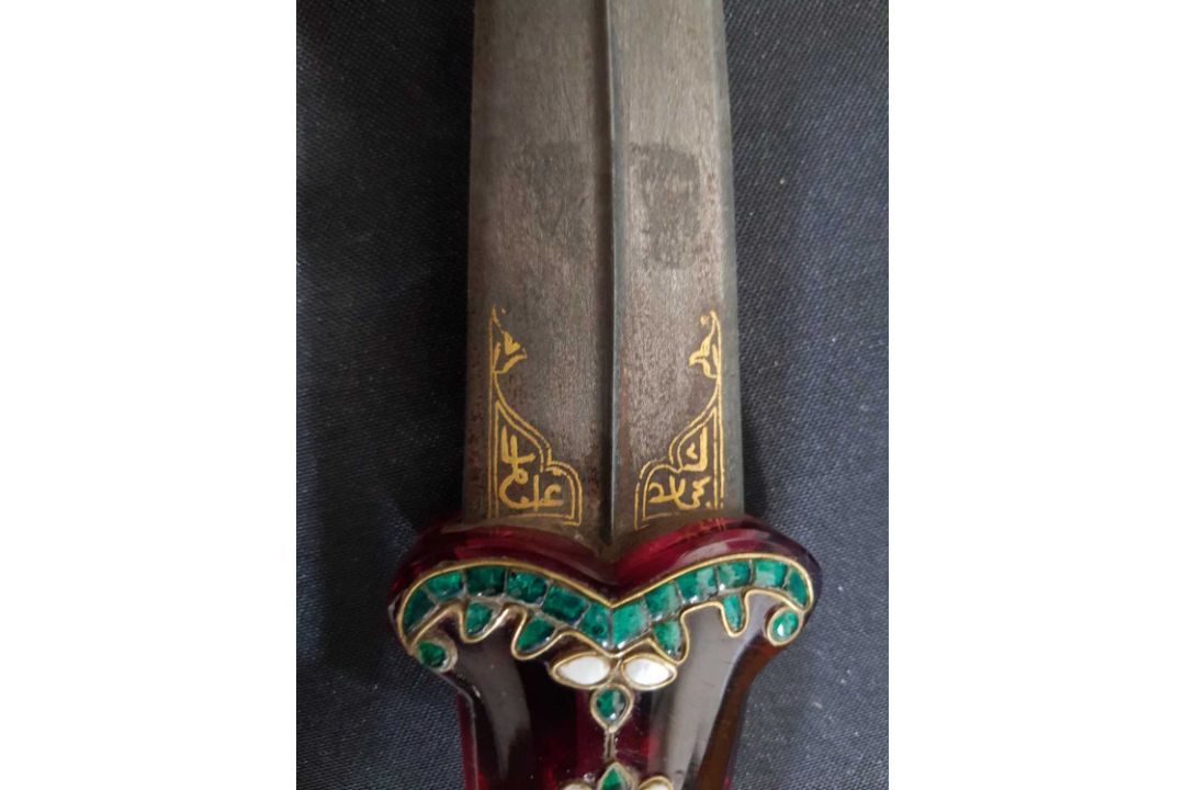 AN INLAID RED CRYSTAL-HILTED DAGGER, MUGHAL, INDIA, 18TH-19TH CENTURY - Image 5 of 15