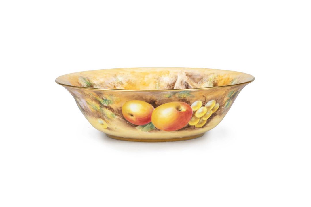 A ROYAL WORCESTER FRUIT PAINTED BOWL - Image 1 of 3
