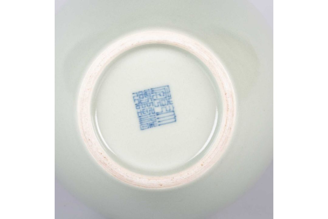 A CHINESE POWDER-GREEN GLAZED BOTTLE VASE - Image 2 of 7