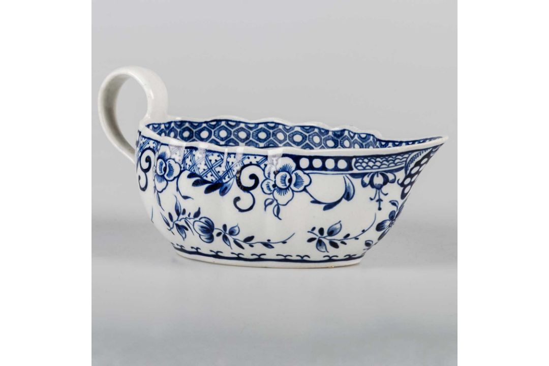 A WORCESTER SAUCEBOAT, CIRCA 1770 - Image 1 of 2