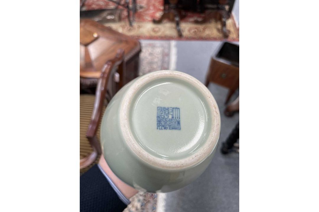 A CHINESE POWDER-GREEN GLAZED BOTTLE VASE - Image 6 of 7