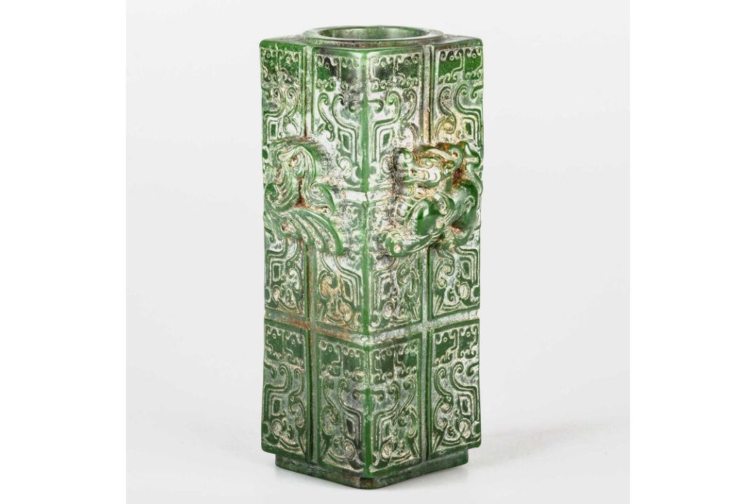 A CHINESE GREEN-COLOURED VASE - Image 1 of 6