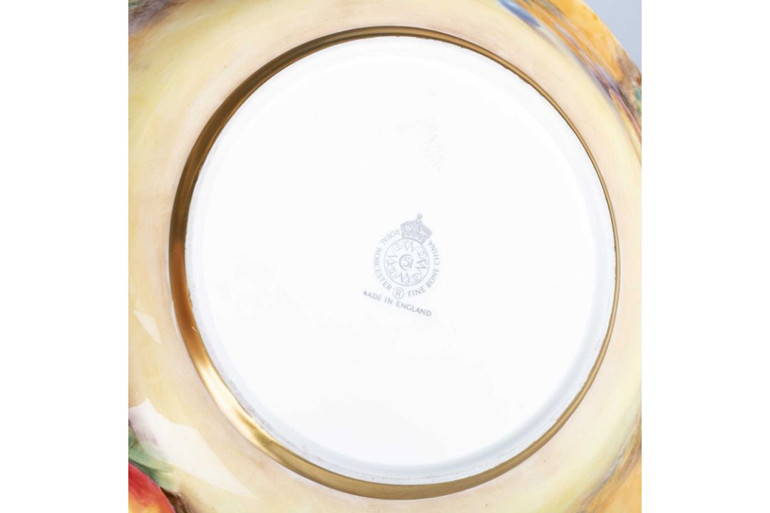 A ROYAL WORCESTER FRUIT PAINTED BOWL - Image 3 of 3