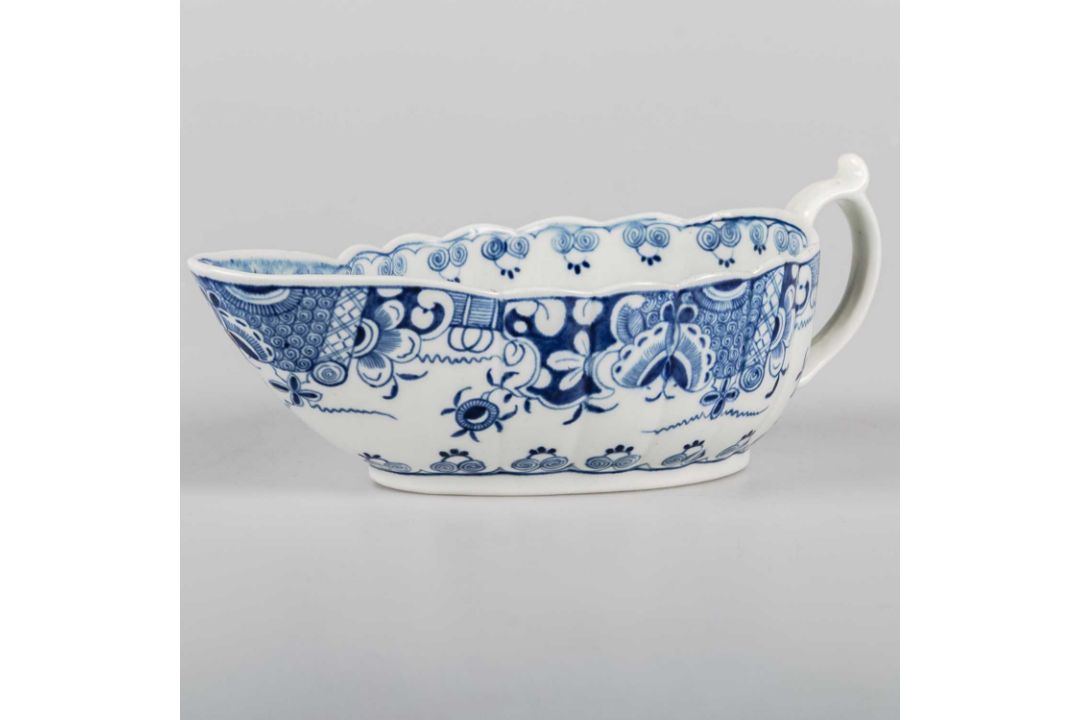 A WORCESTER SAUCEBOAT, CIRCA 1770 - Image 2 of 2