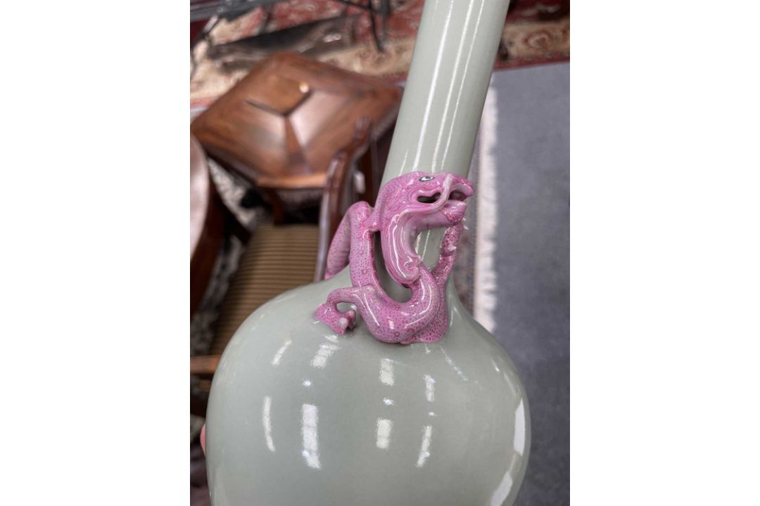 A CHINESE POWDER-GREEN GLAZED BOTTLE VASE - Image 5 of 7
