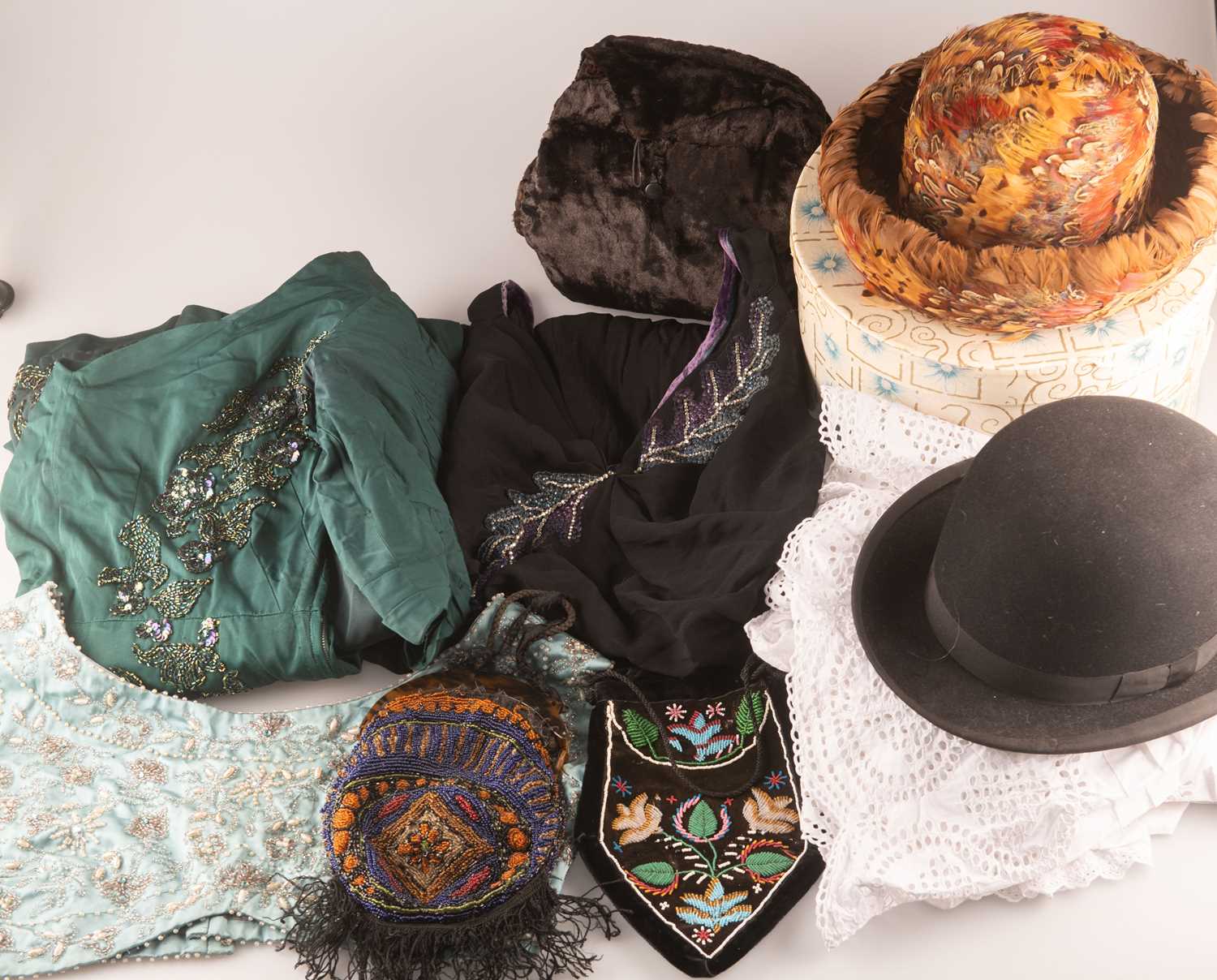 A GROUP OF CLOTHING, HATS AND ACCESSORIES - Image 2 of 2