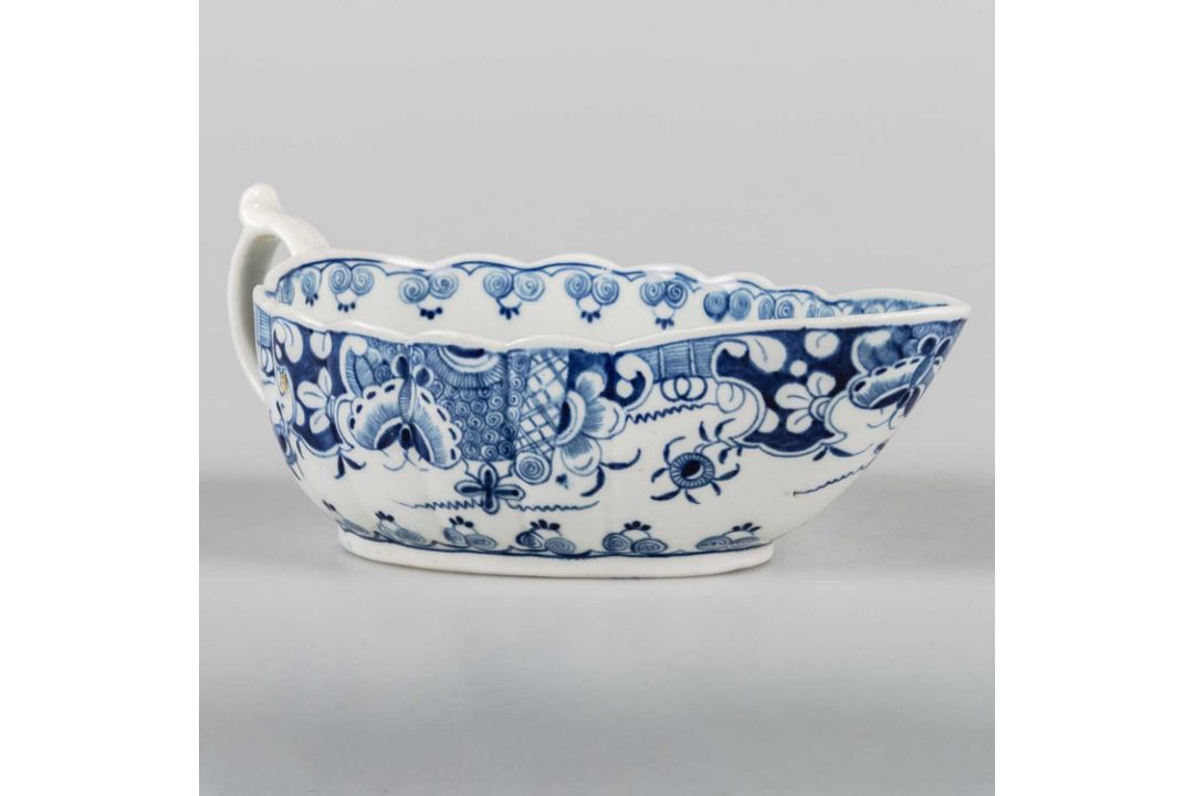 A WORCESTER SAUCEBOAT, CIRCA 1770 - Image 1 of 2