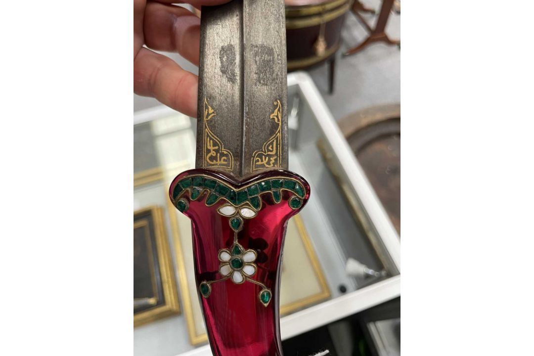 AN INLAID RED CRYSTAL-HILTED DAGGER, MUGHAL, INDIA, 18TH-19TH CENTURY - Image 10 of 15
