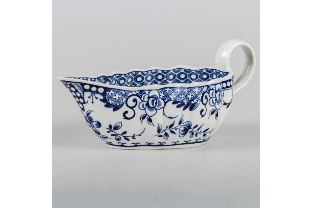A WORCESTER SAUCEBOAT, CIRCA 1770 - Image 2 of 2