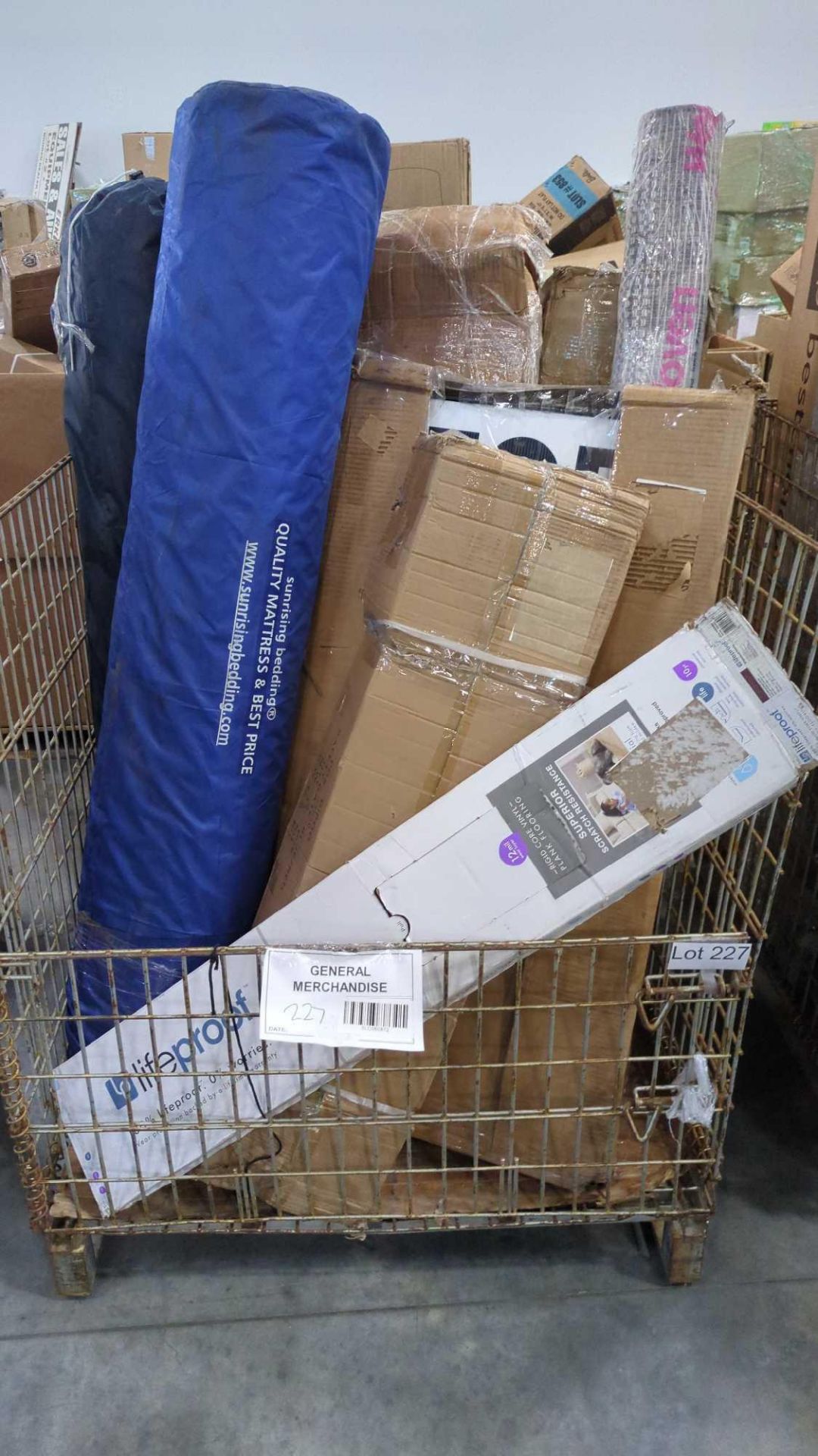 mattresses, rugs and other tall items - Image 2 of 5