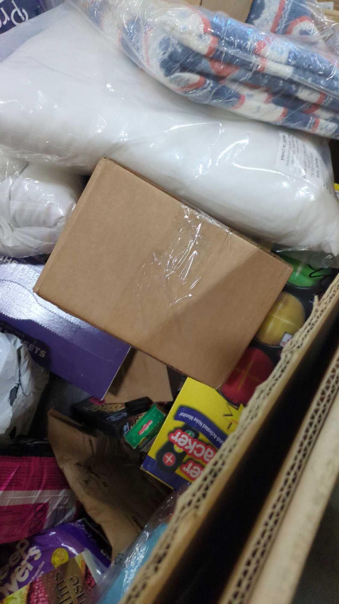 decor pads, yacker tracker, pillows, plastic bags, wireless speakers, lint rollers, accessories, hom - Image 7 of 8