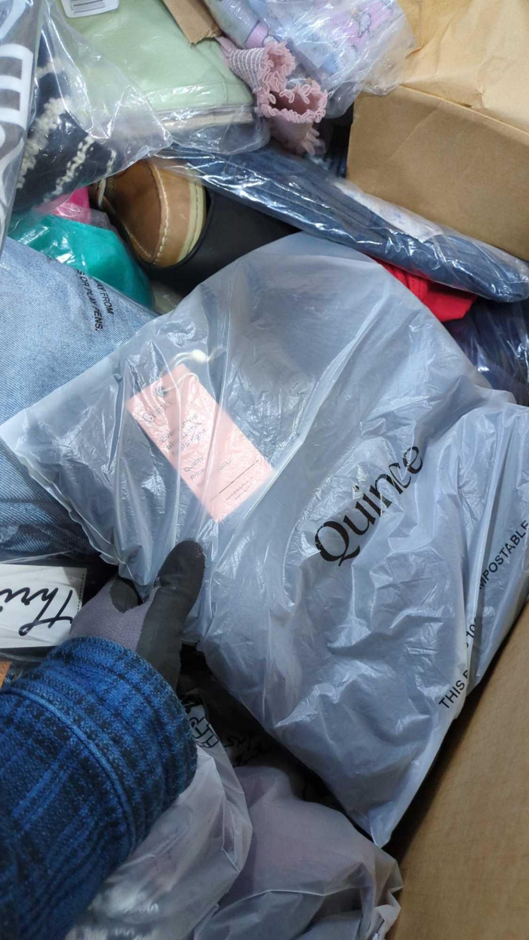 clothing and shoes - Image 12 of 13