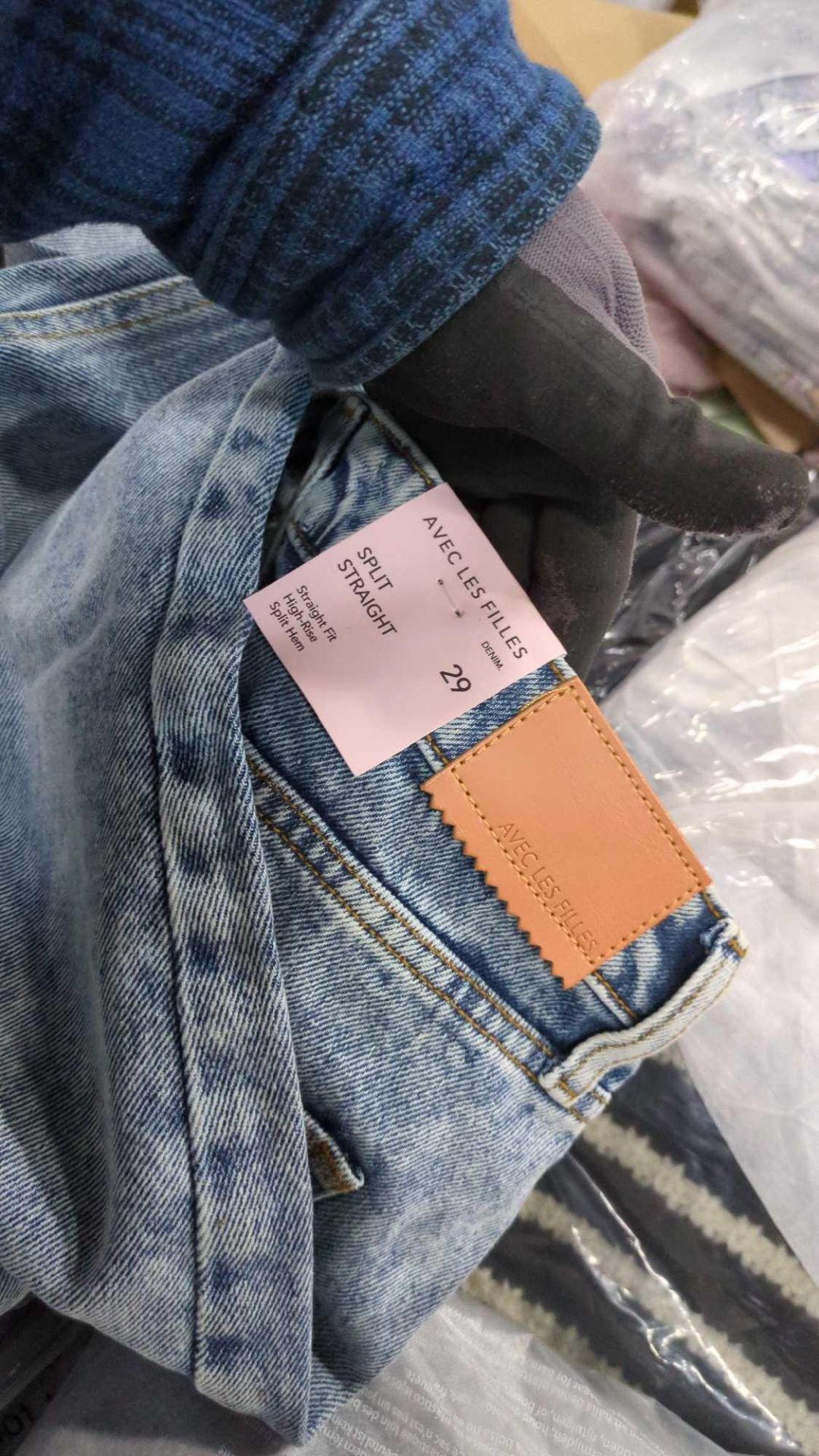 clothing and shoes - Image 8 of 13