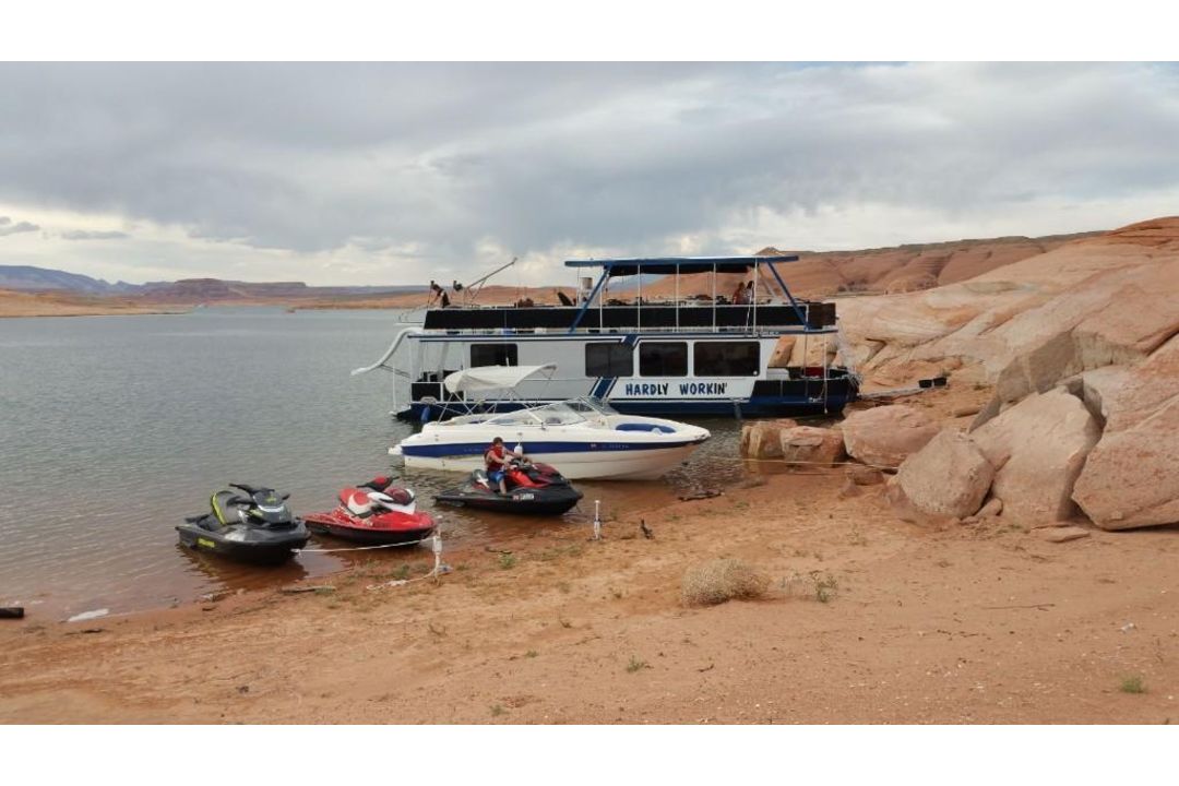 Skipperliner Houseboat - Image 10 of 39