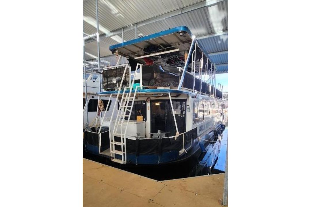 Skipperliner Houseboat - Image 4 of 39