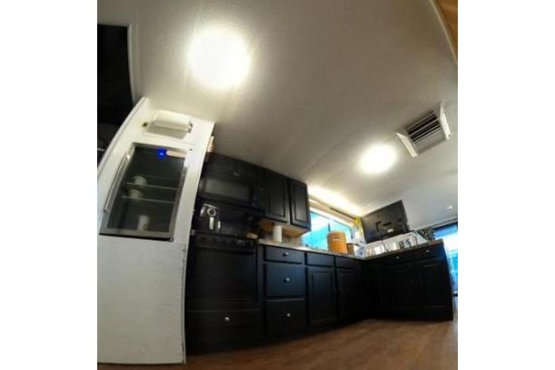 Skipperliner Houseboat - Image 32 of 39