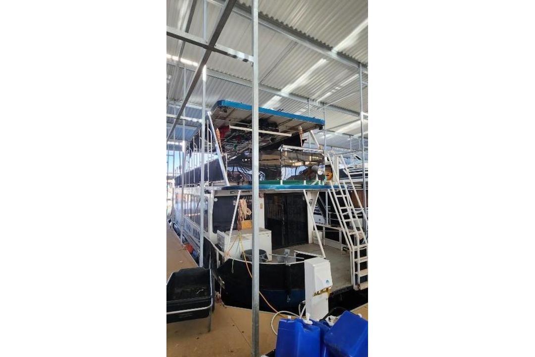 Skipperliner Houseboat - Image 5 of 39