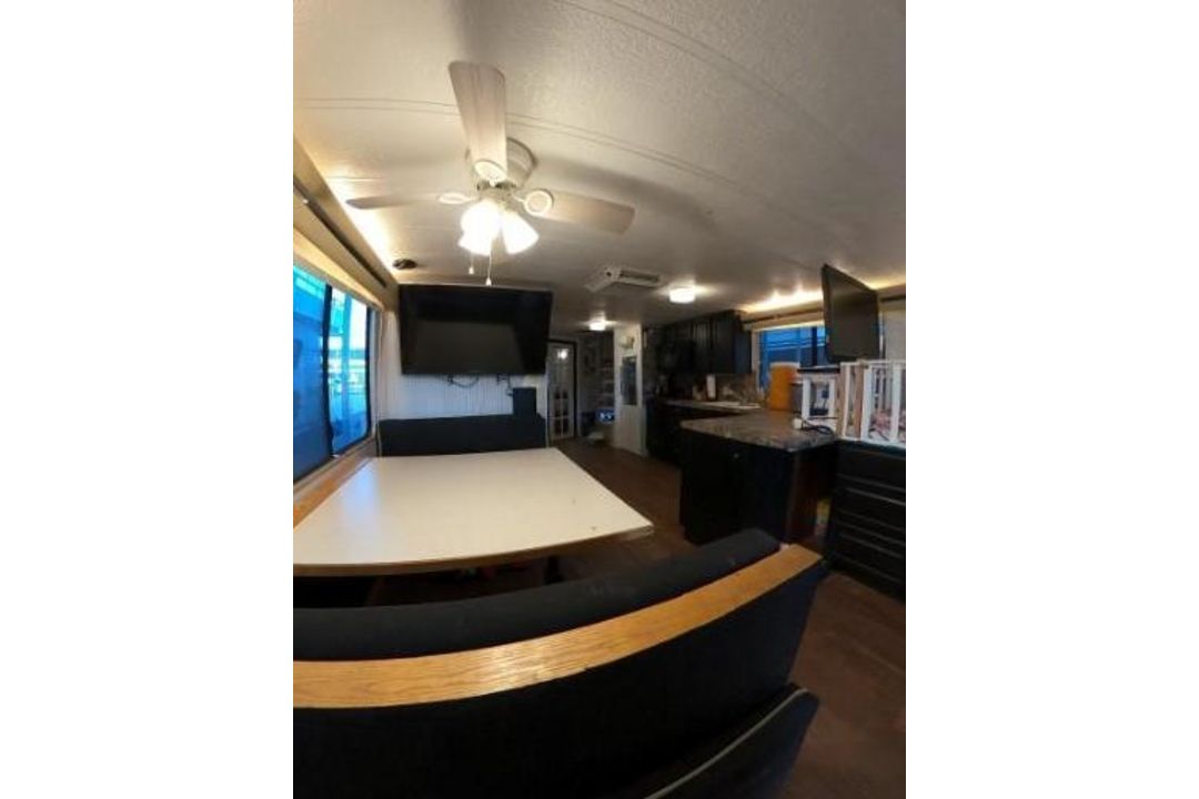 Skipperliner Houseboat - Image 30 of 39