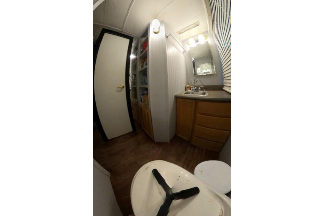 Skipperliner Houseboat - Image 18 of 39
