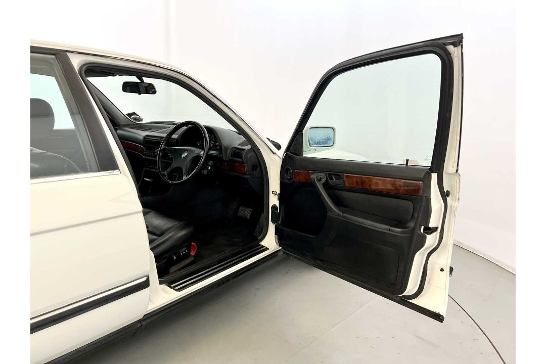 1992 BMW 735i - Image 17 of 34