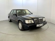 1993 Mercedes-Benz 200E
