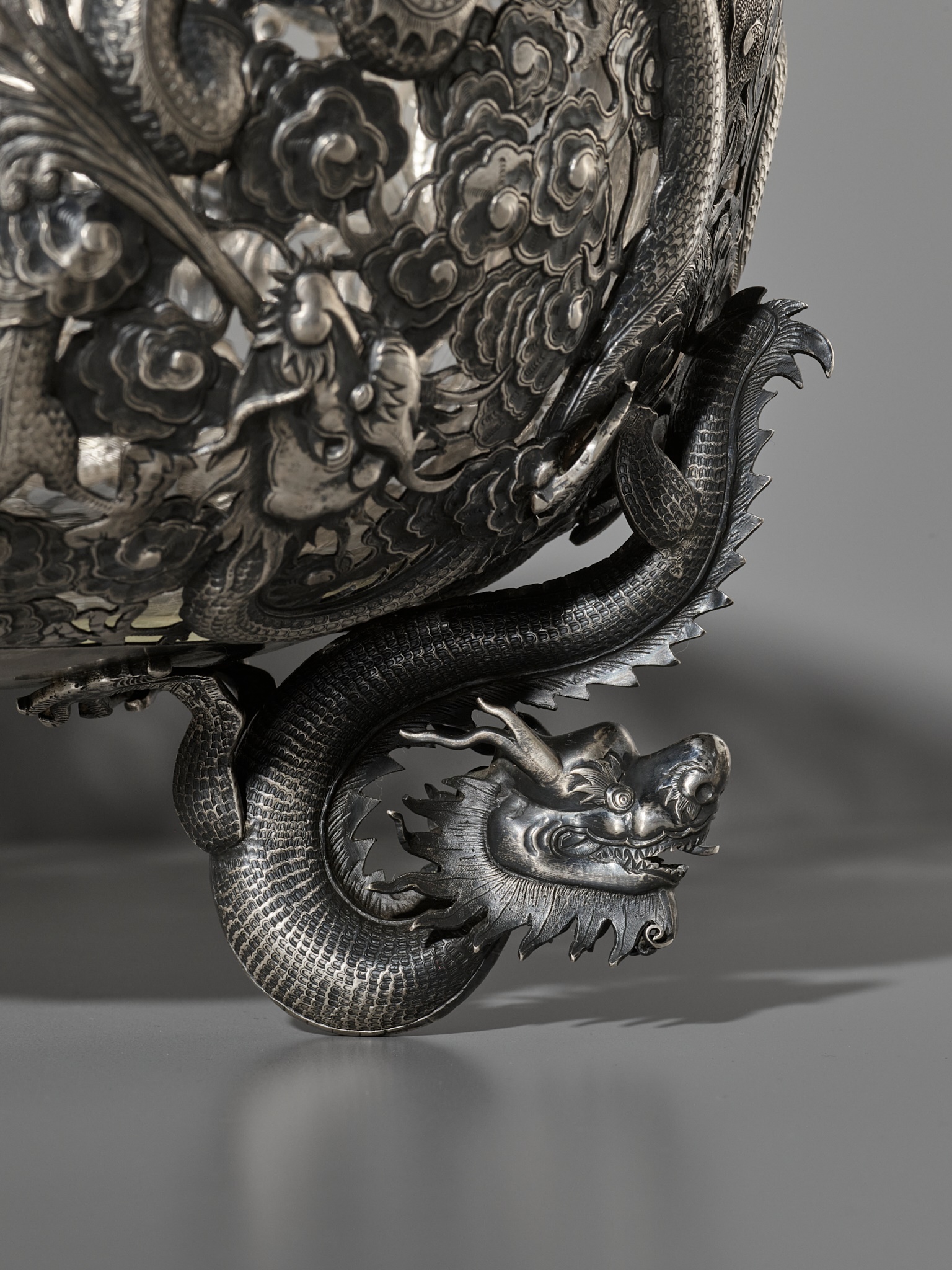 A LARGE SILVER 'DRAGON' RETICULATED PUNCH BOWL, MARKS OF SUI CHANG AND WANG HING - Image 8 of 17