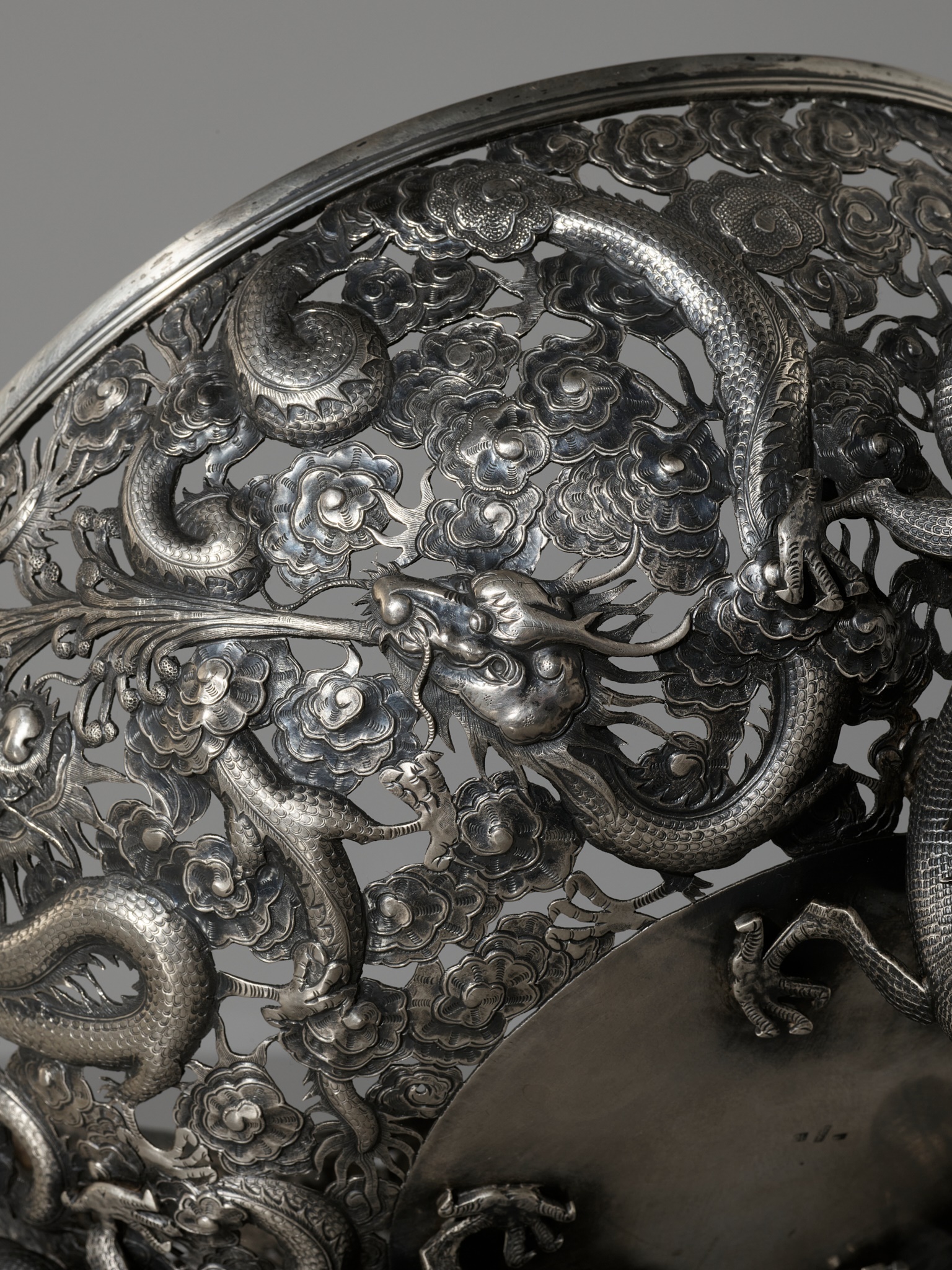 A LARGE SILVER 'DRAGON' RETICULATED PUNCH BOWL, MARKS OF SUI CHANG AND WANG HING - Image 11 of 17