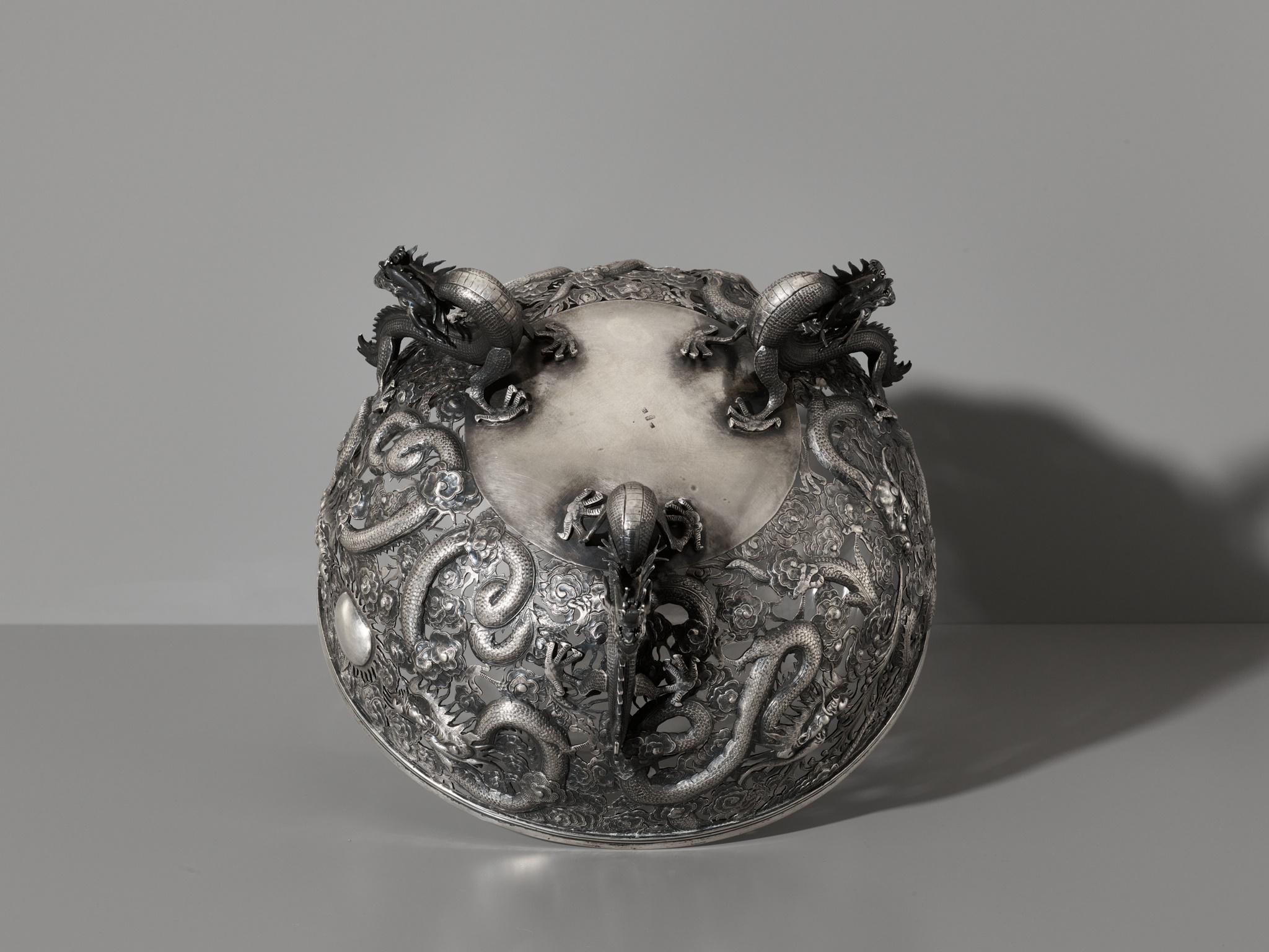 A LARGE SILVER 'DRAGON' RETICULATED PUNCH BOWL, MARKS OF SUI CHANG AND WANG HING - Image 17 of 17