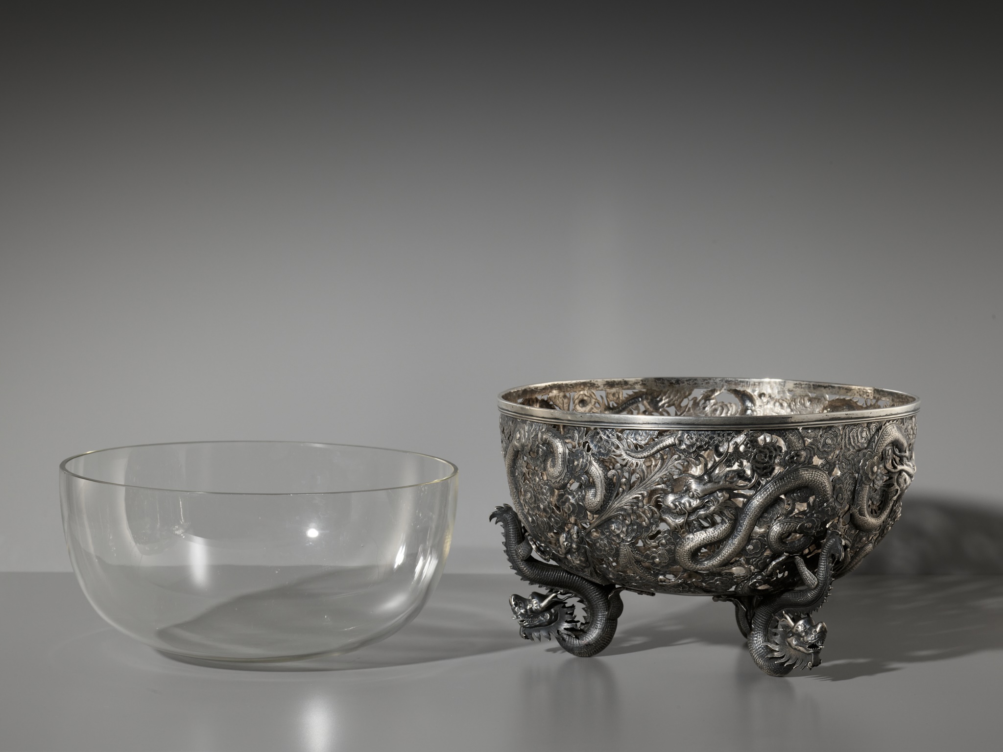 A LARGE SILVER 'DRAGON' RETICULATED PUNCH BOWL, MARKS OF SUI CHANG AND WANG HING - Image 14 of 17