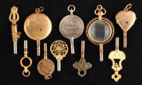 Mixed lot with 10 pocket watch keys, various designs, some gold plated 