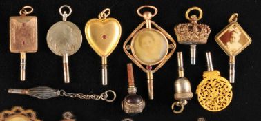 Mixed lot with 10 pocket watch keys, various designs, some gold plated