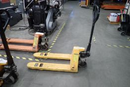 Narrow Isle 5,500lbs Capacity Pallet Jack-36