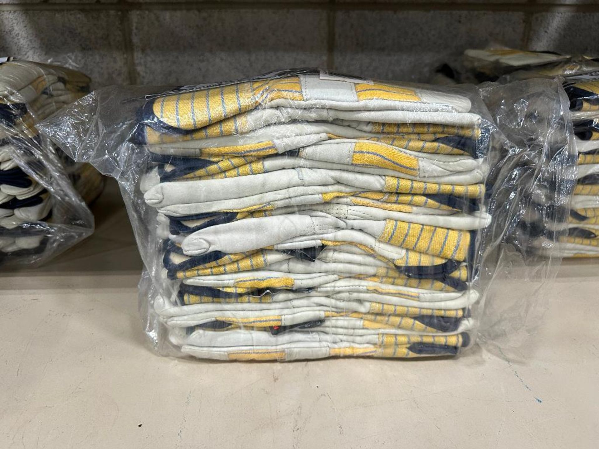 Lot of (12) Pairs of BDG Grain Leather Series Large Gloves