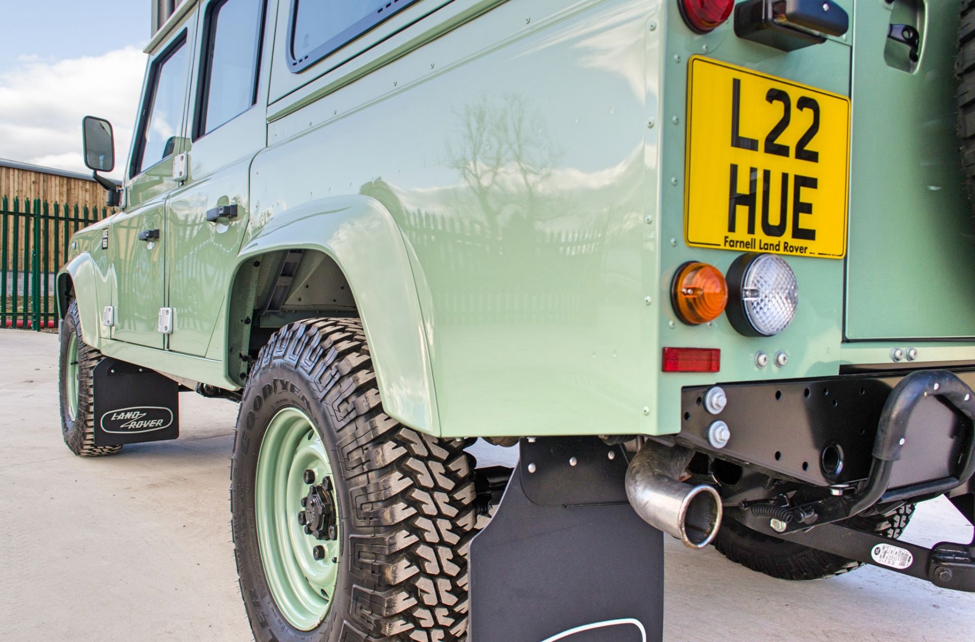 2015 Land Rover Defender 110 Heritage 2.2 TDCI 7 seat station wagon - Image 23 of 84