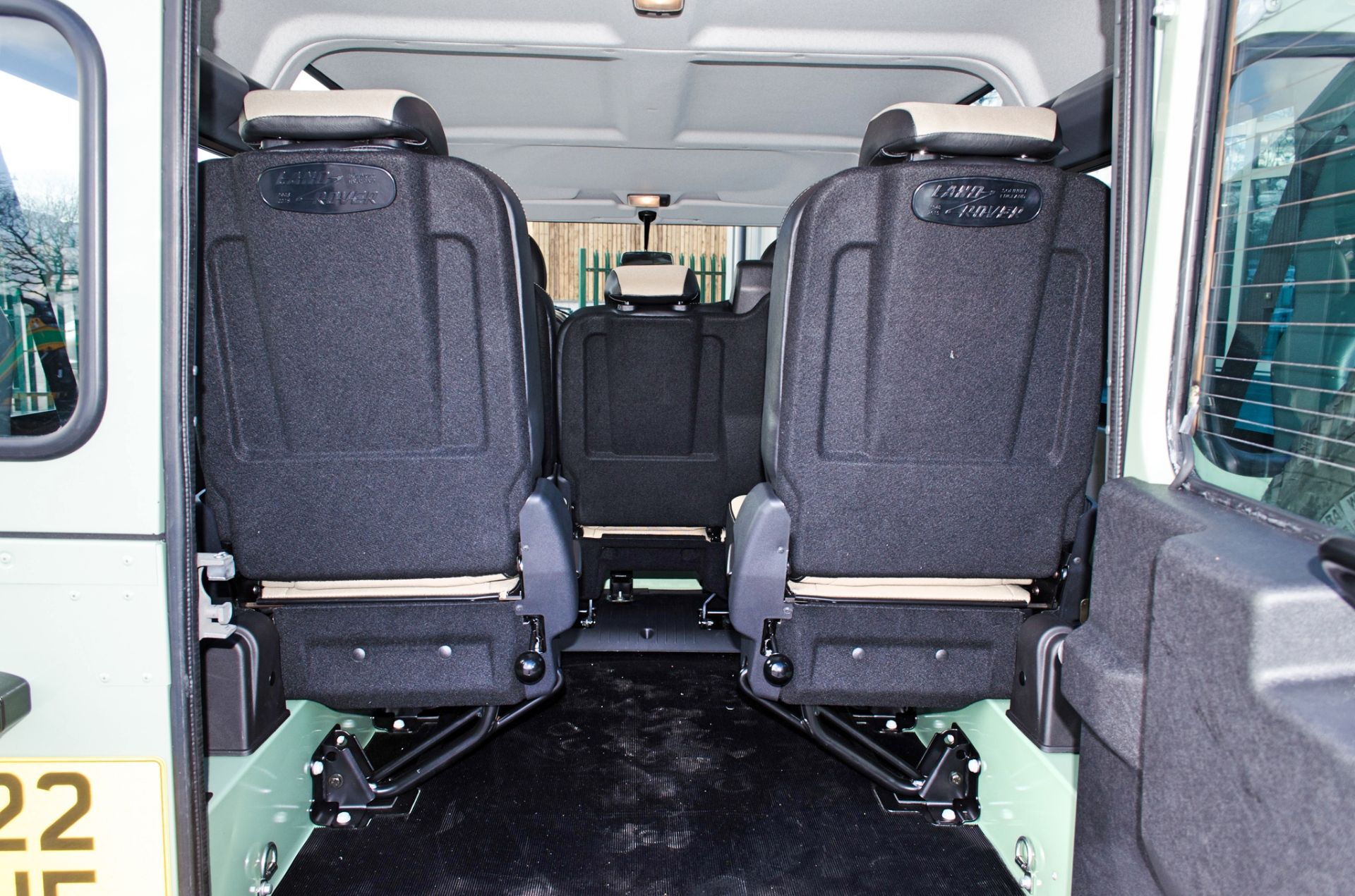 2015 Land Rover Defender 110 Heritage 2.2 TDCI 7 seat station wagon - Image 60 of 84