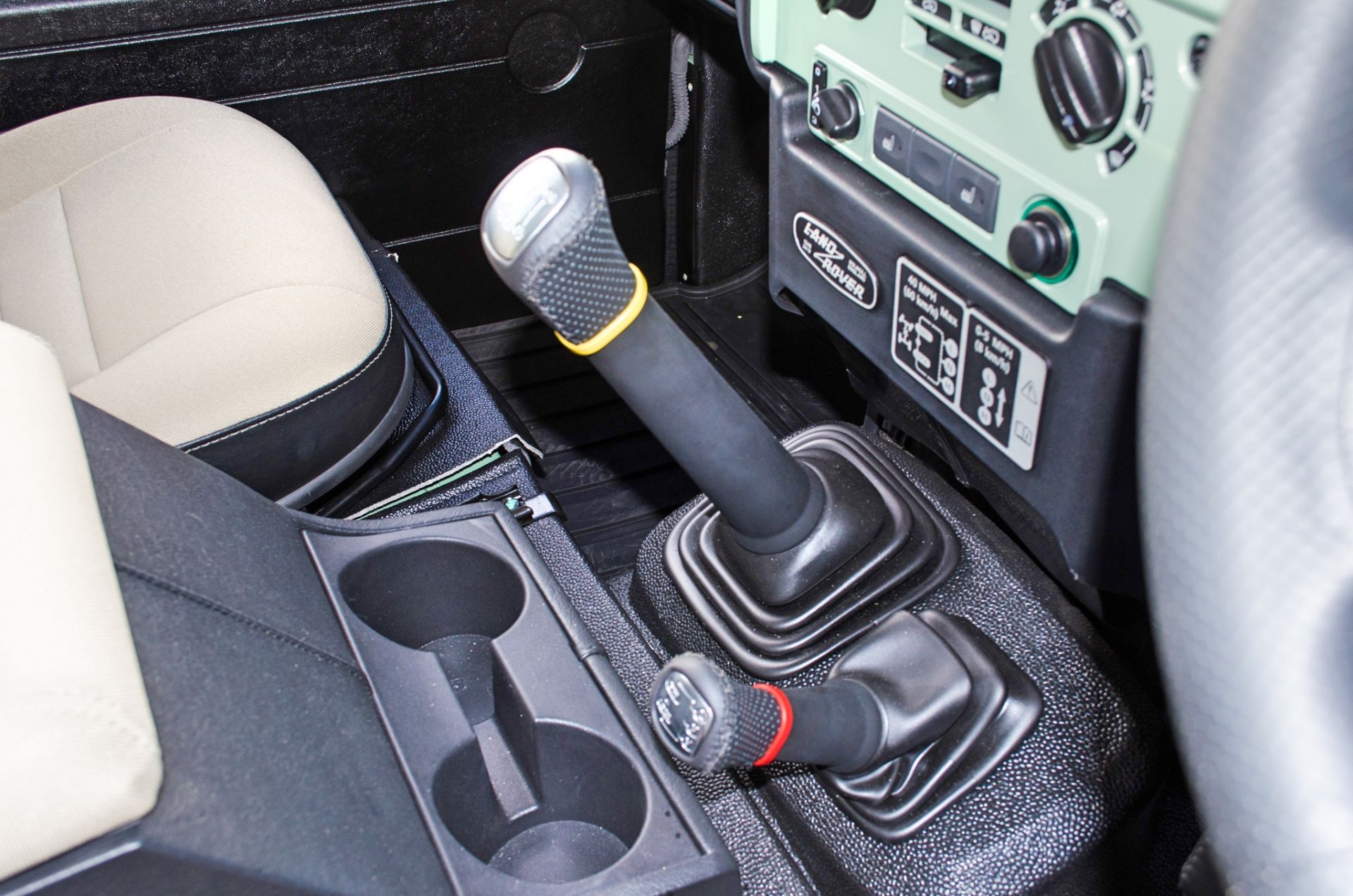 2015 Land Rover Defender 110 Heritage 2.2 TDCI 7 seat station wagon - Image 70 of 84