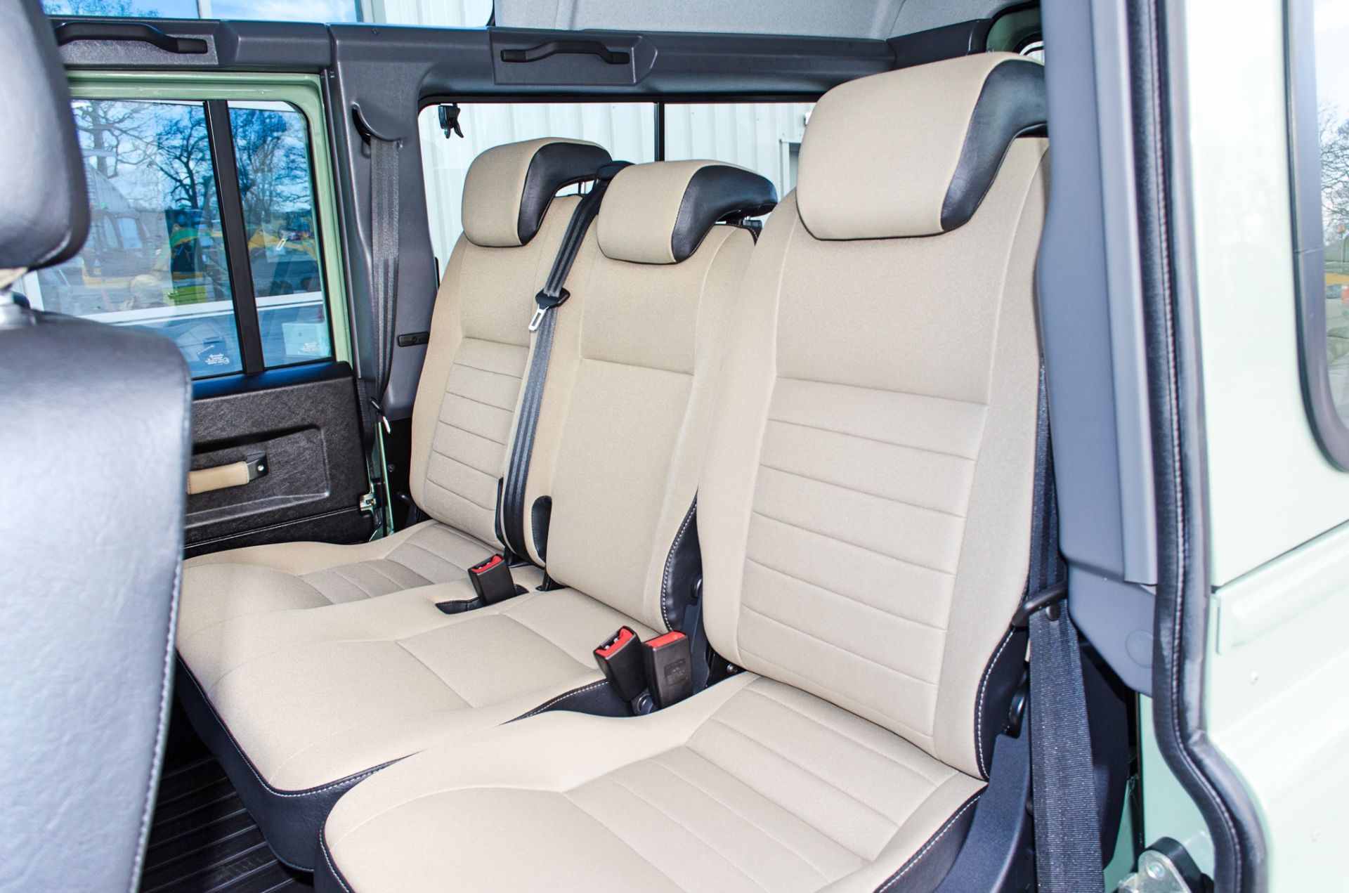 2015 Land Rover Defender 110 Heritage 2.2 TDCI 7 seat station wagon - Image 56 of 84