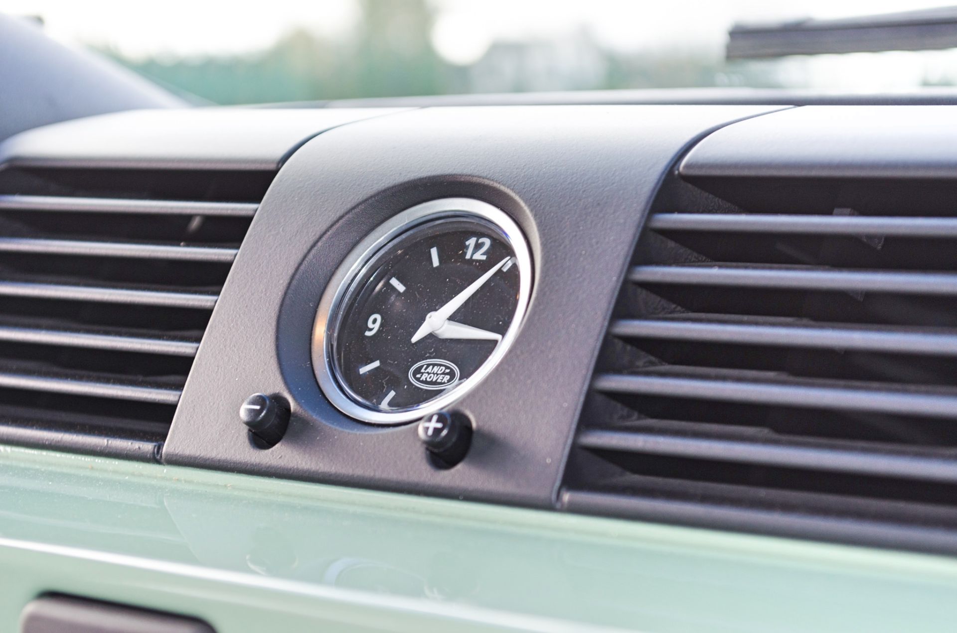 2015 Land Rover Defender 110 Heritage 2.2 TDCI 7 seat station wagon - Image 66 of 84