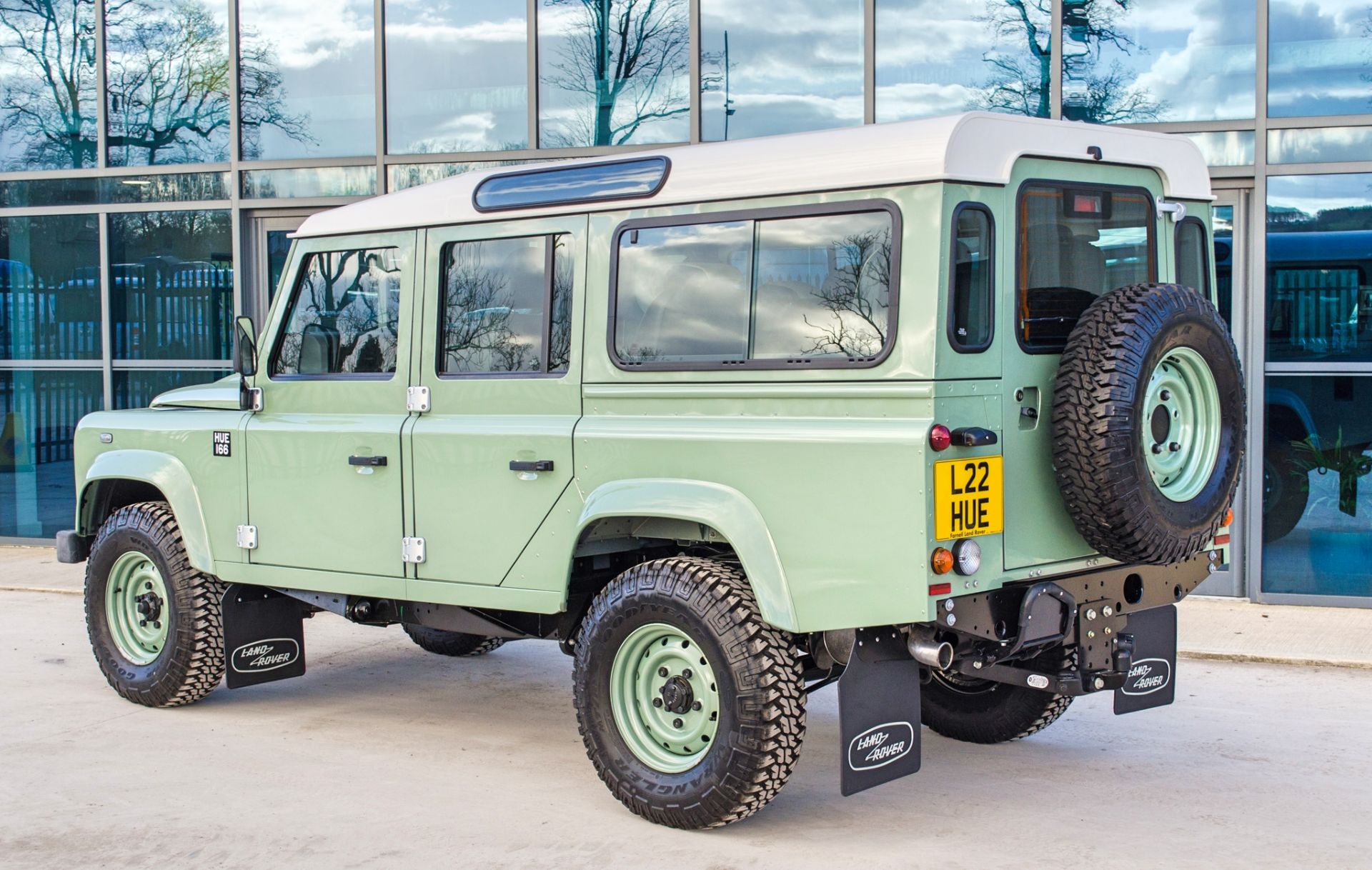 2015 Land Rover Defender 110 Heritage 2.2 TDCI 7 seat station wagon - Image 8 of 84