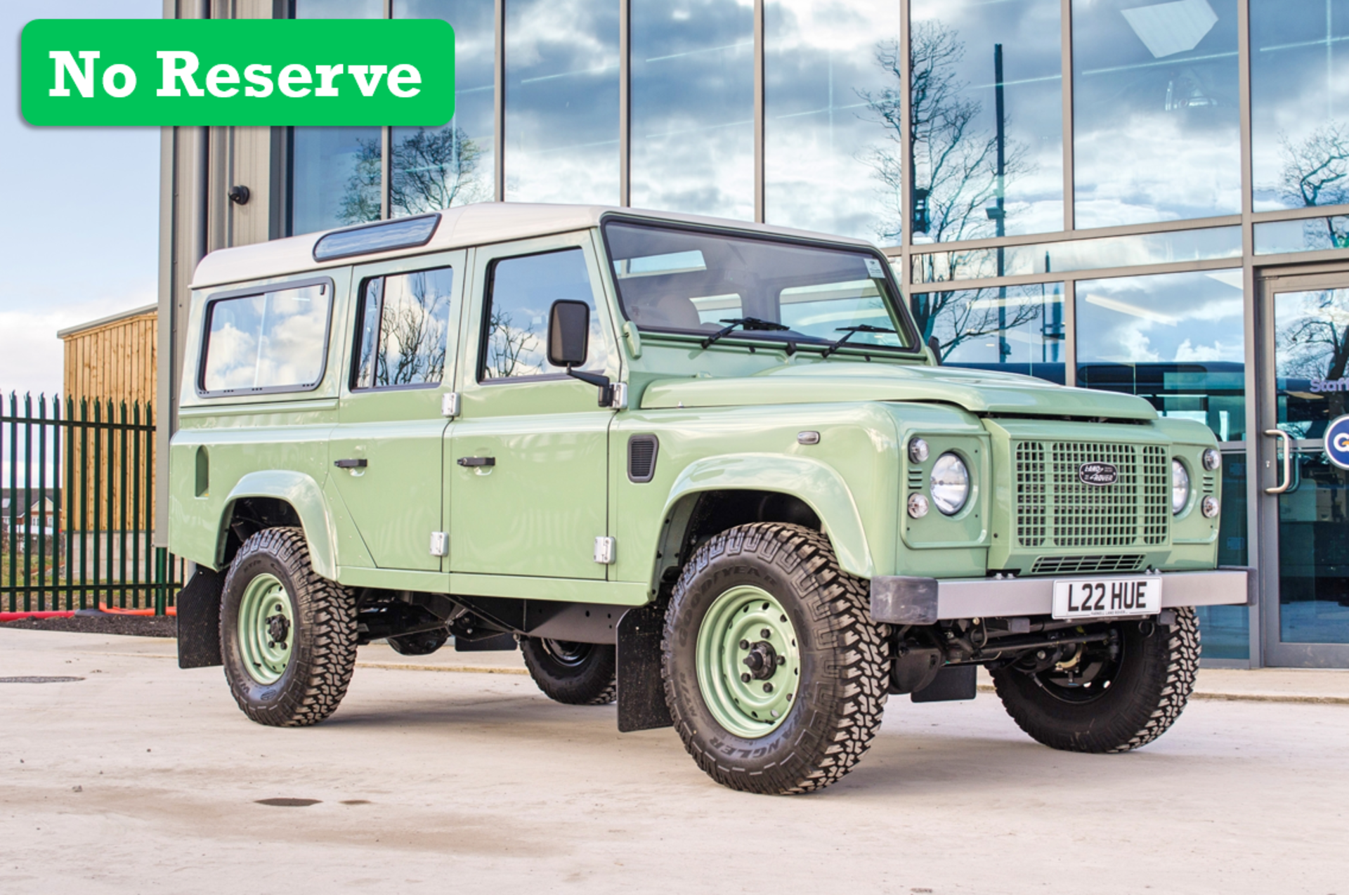 2015 Land Rover Defender 110 Heritage 2.2 TDCI 7 seat station wagon