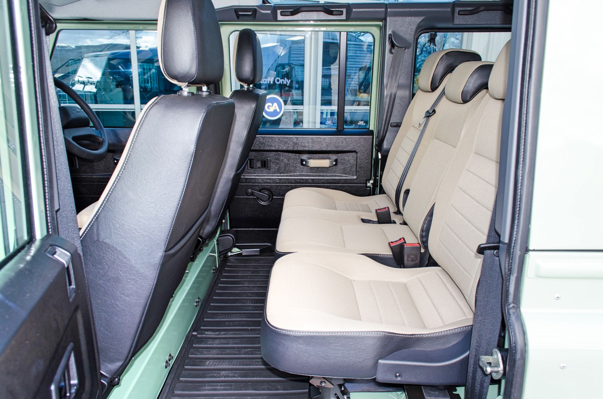 2015 Land Rover Defender 110 Heritage 2.2 TDCI 7 seat station wagon - Image 55 of 84