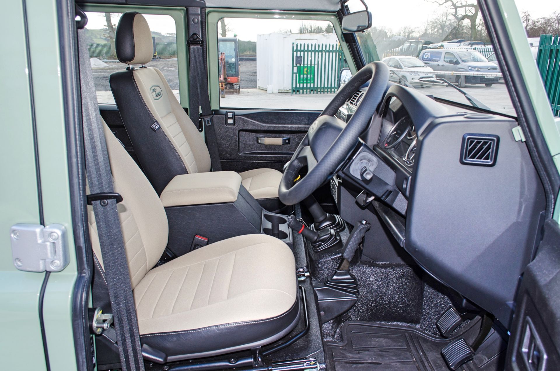 2015 Land Rover Defender 110 Heritage 2.2 TDCI 7 seat station wagon - Image 47 of 84