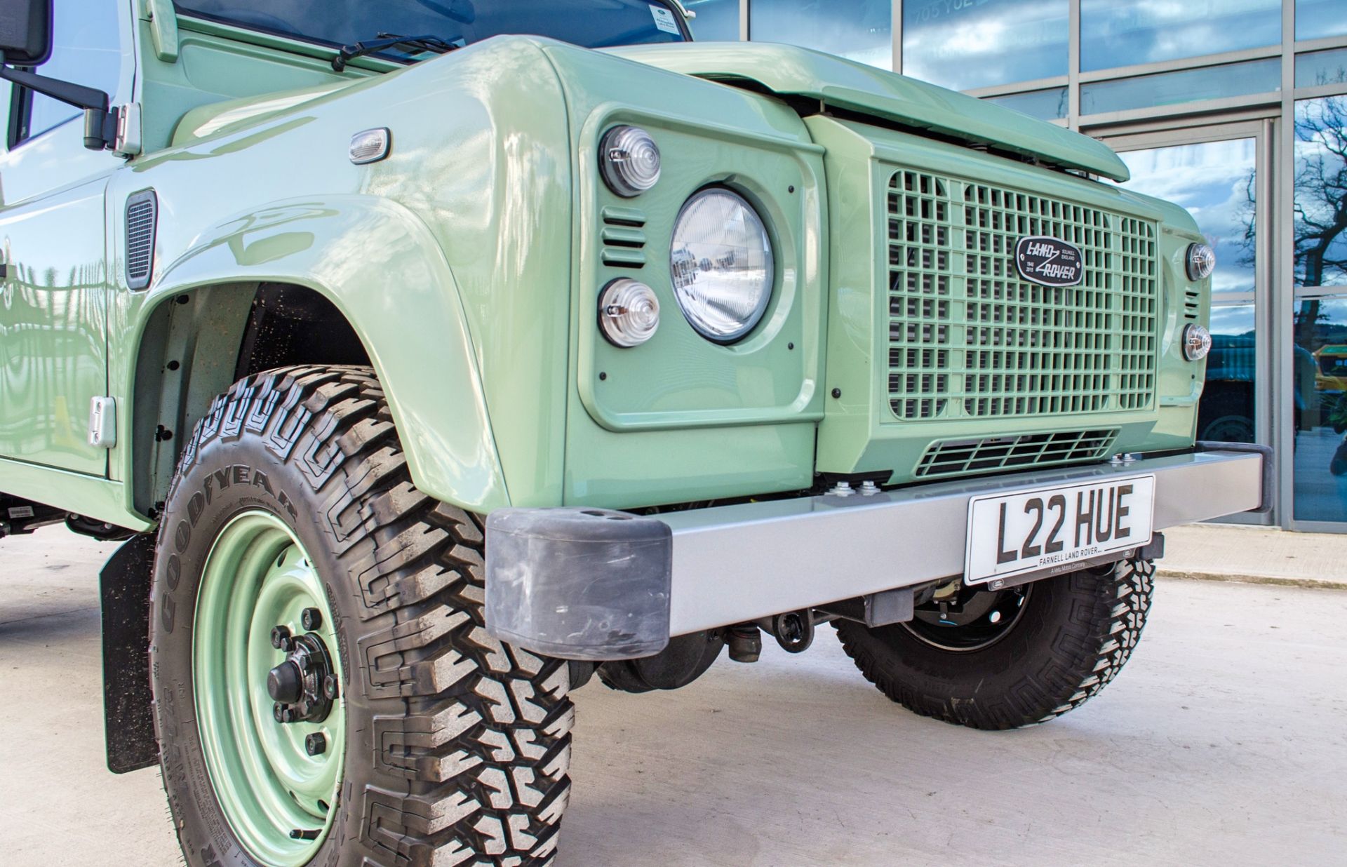 2015 Land Rover Defender 110 Heritage 2.2 TDCI 7 seat station wagon - Image 18 of 84